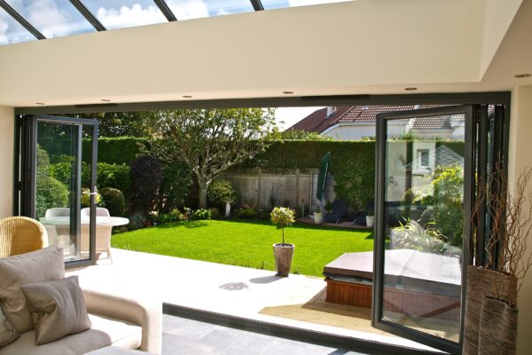 Strong Thermal Performance Achieves U values from 1.1 W/m²K with triple glazing