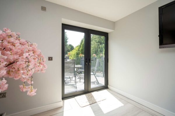 Thermal Break Technology Achieves U-values down to 1.4 W/m²K, helping meet Part L requirements.